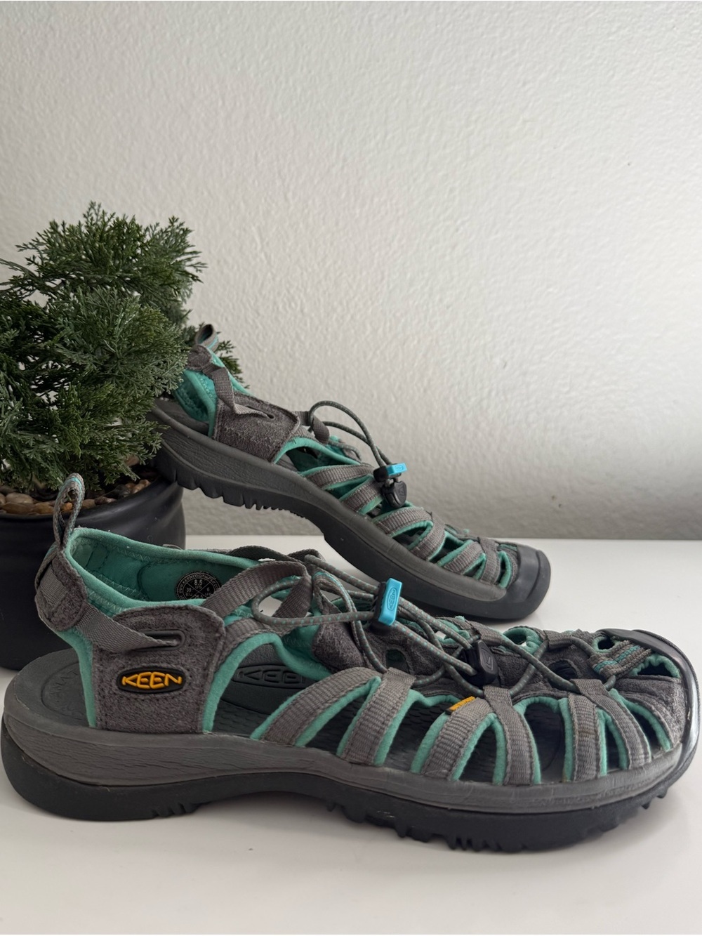 Keen whisper Women size 8.5 Gray and Teal Sport Sandals